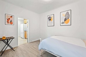 2 slaapkamers, een bureau, wifi, beddengoed