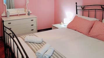 1 bedroom, desk, free WiFi, bed sheets