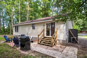 Outdoor dining - Nicely Updated Three Bedroom Home in Ocean Pines (Ocean Pines)