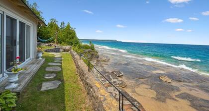 Seafari is a charming stone cottage on Georgian Bay with stunning bluff views, a flat rock shoreline, and a cozy bunkie. Perfect for relaxing, swimming, and exploring.