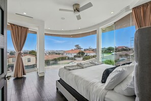 5 bedrooms, desk, iron/ironing board, free WiFi