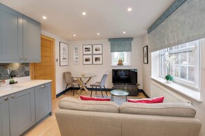 Unclassified image, 2 of 10, button