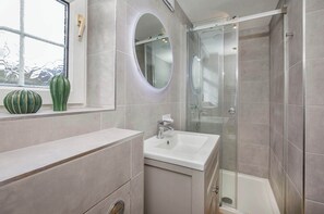 Unclassified image, 2 of 10, button