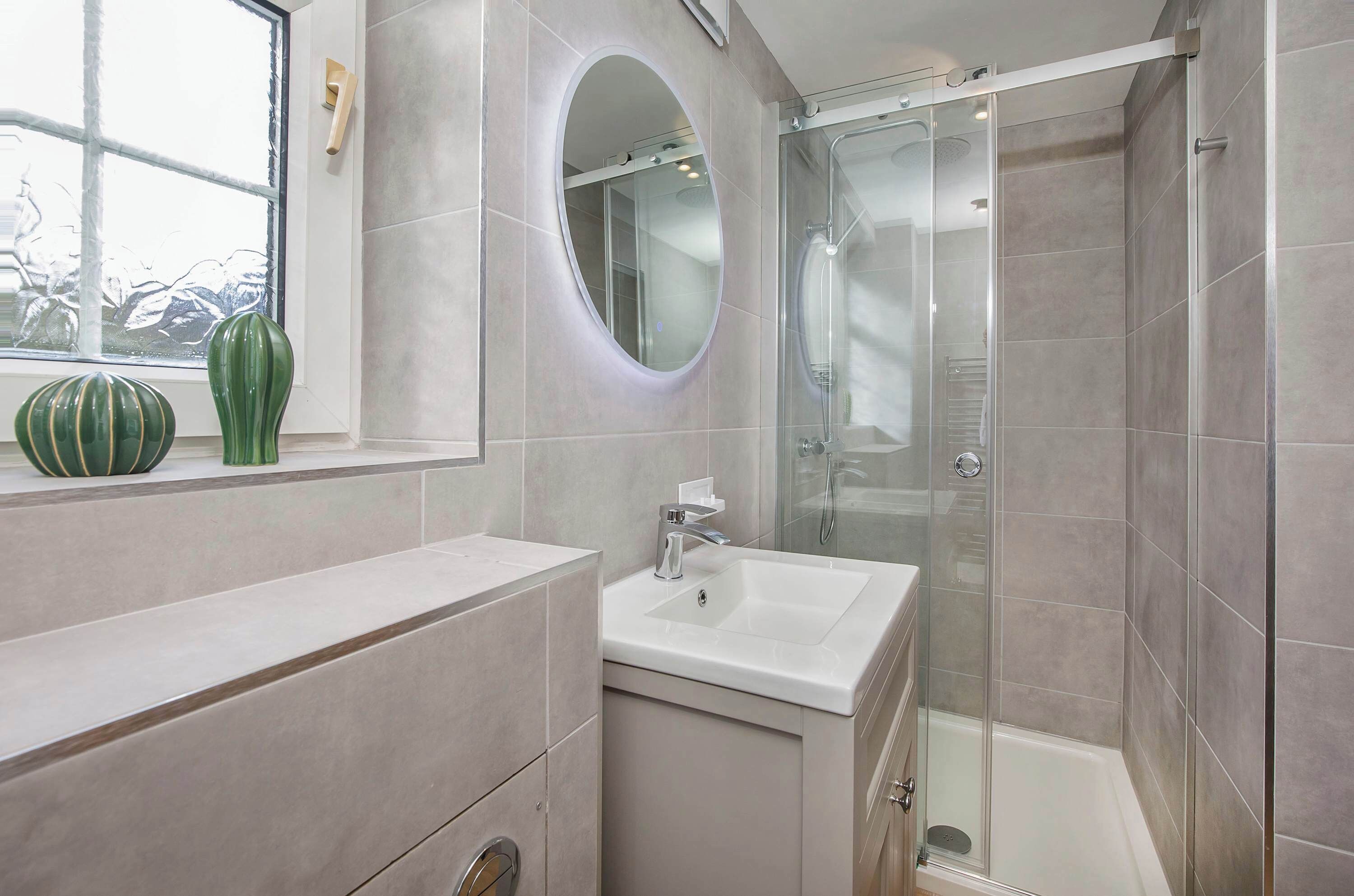 Dusch, hårtork och handdukar