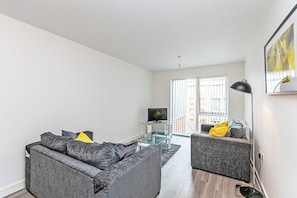Appartement Standard | Aire de séjour | Téléviseur connecté de 32 po avec télévision numérique