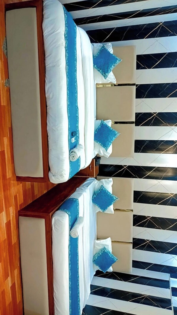 Family Double Room, Air conditioning | Hypo-allergenic bedding, desk, free WiFi