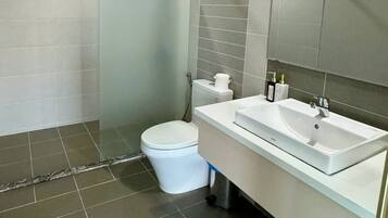 Apartment, Balcony, Courtyard View | Bathroom