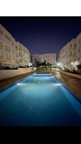 Chic, Calm & Cozy Apart. Free Parking available secured residence mins frm beach