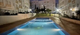 Chic, Calm & Cozy Apart. Free Parking available secured residence mins frm beach