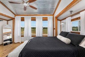 7 bedrooms, iron/ironing board, WiFi, bed sheets - Hollmig Trio - Sleeps 18, Cowboy Pool & 3 Hot Tubs (Fredericksburg)