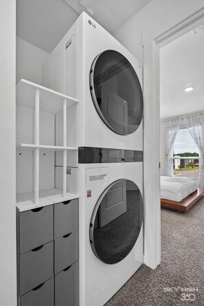 2 室のベッドルーム、アイロン / アイロン台、WiFi、ベッドシーツ