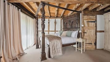 2 bedrooms, iron/ironing board, WiFi