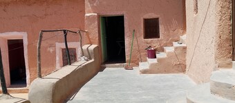 Peaceful Countryside Home in Rose Valley, Steps from Mgouna Castle