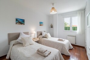 2 slaapkamers, een strijkplank/strijkijzer, wifi, beddengoed