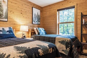 4 chambres, bureau, fer et planche à repasser, lit parapluie