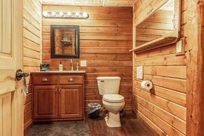 Douche, sèche-cheveux, serviettes fournies