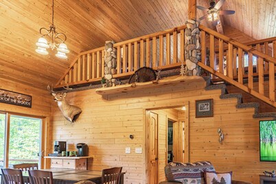 Fall Foliage Cabin|Pictured Rocks+Private Firepit