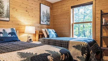 4 bedrooms, desk, iron/ironing board, travel crib