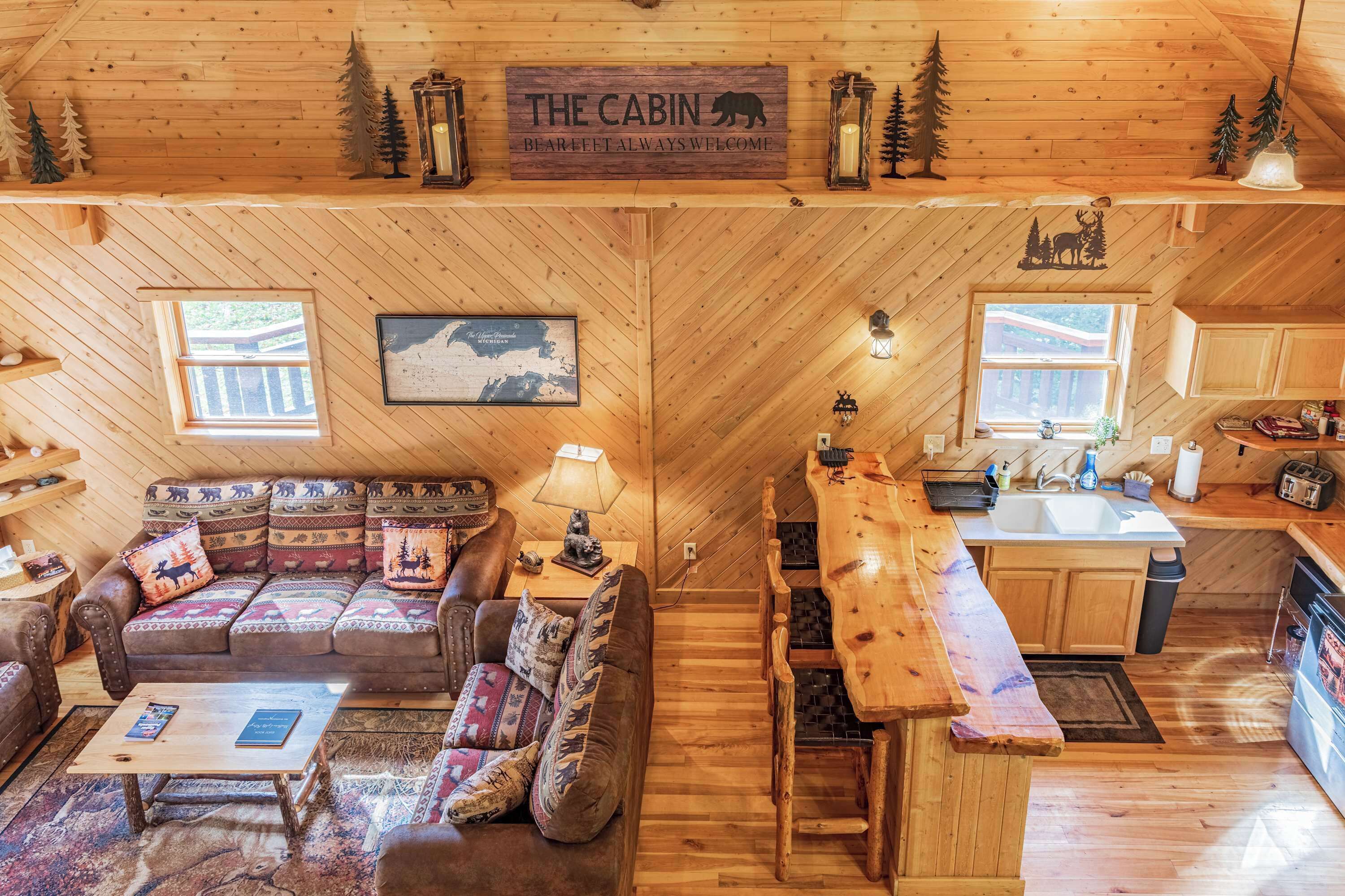 Fernseher, Kamin, Videospiele, Arbeitsbereiche