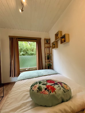 1 quarto, ferros/tábuas de passar roupa