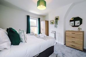 House, Patio | Iron/ironing board, free WiFi