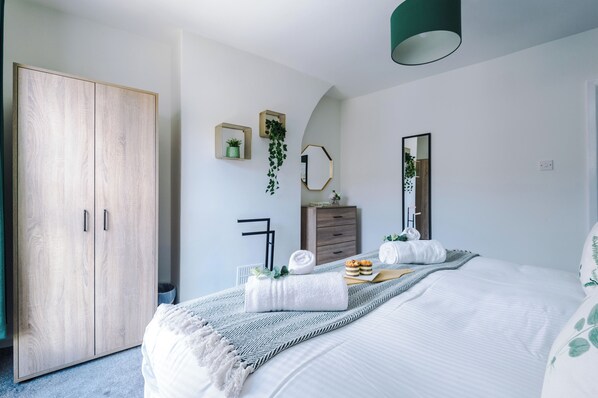 House, Patio | Iron/ironing board, free WiFi