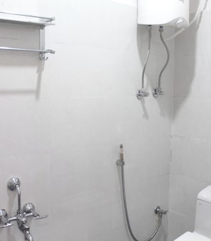 Dusche, Regendusche, kostenlose Toilettenartikel, Bidet