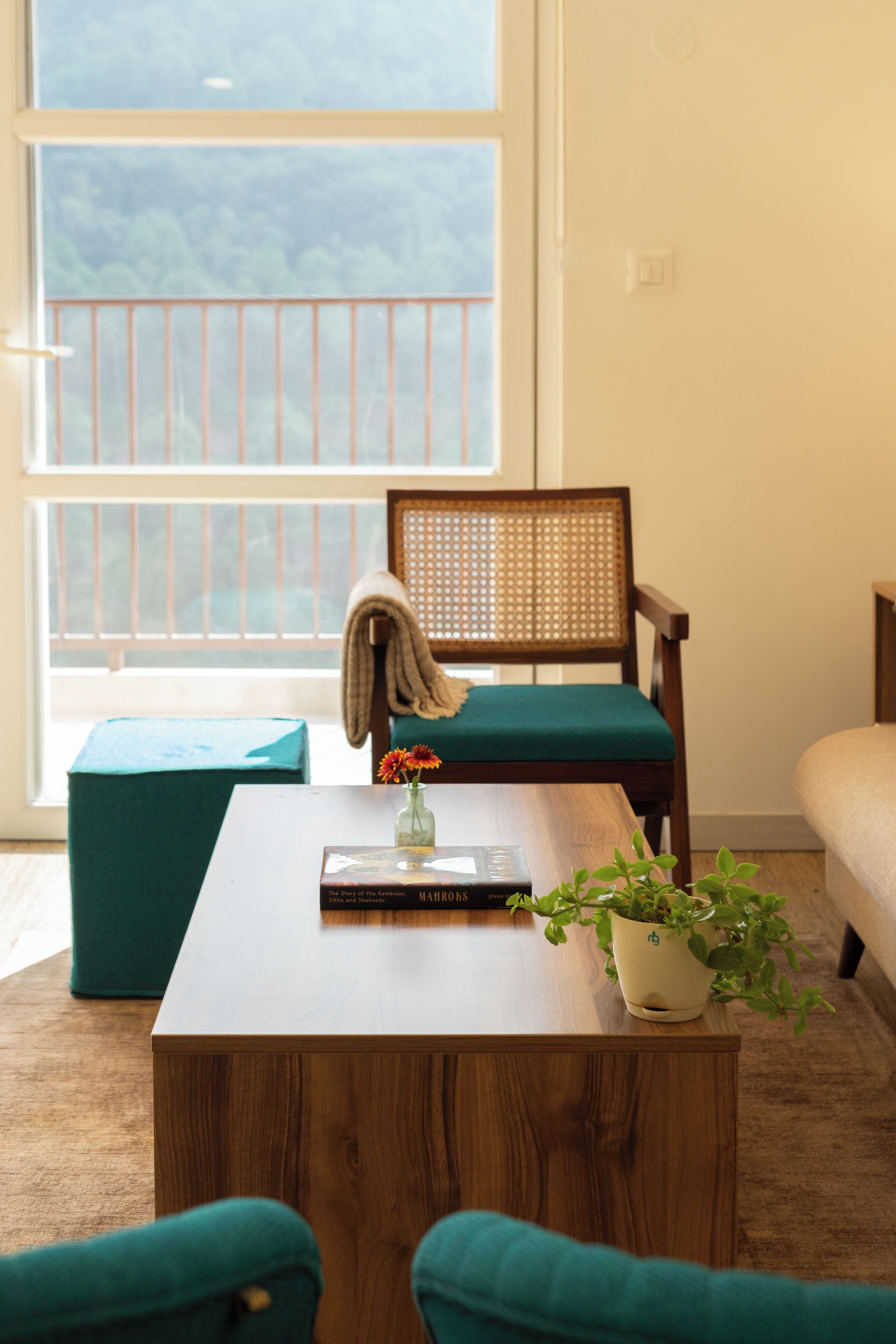 Kamar Quadruple Mewah, pemandangan lembah | Area keluarga | Televisi LED 32-inci dengan saluran TV kabel