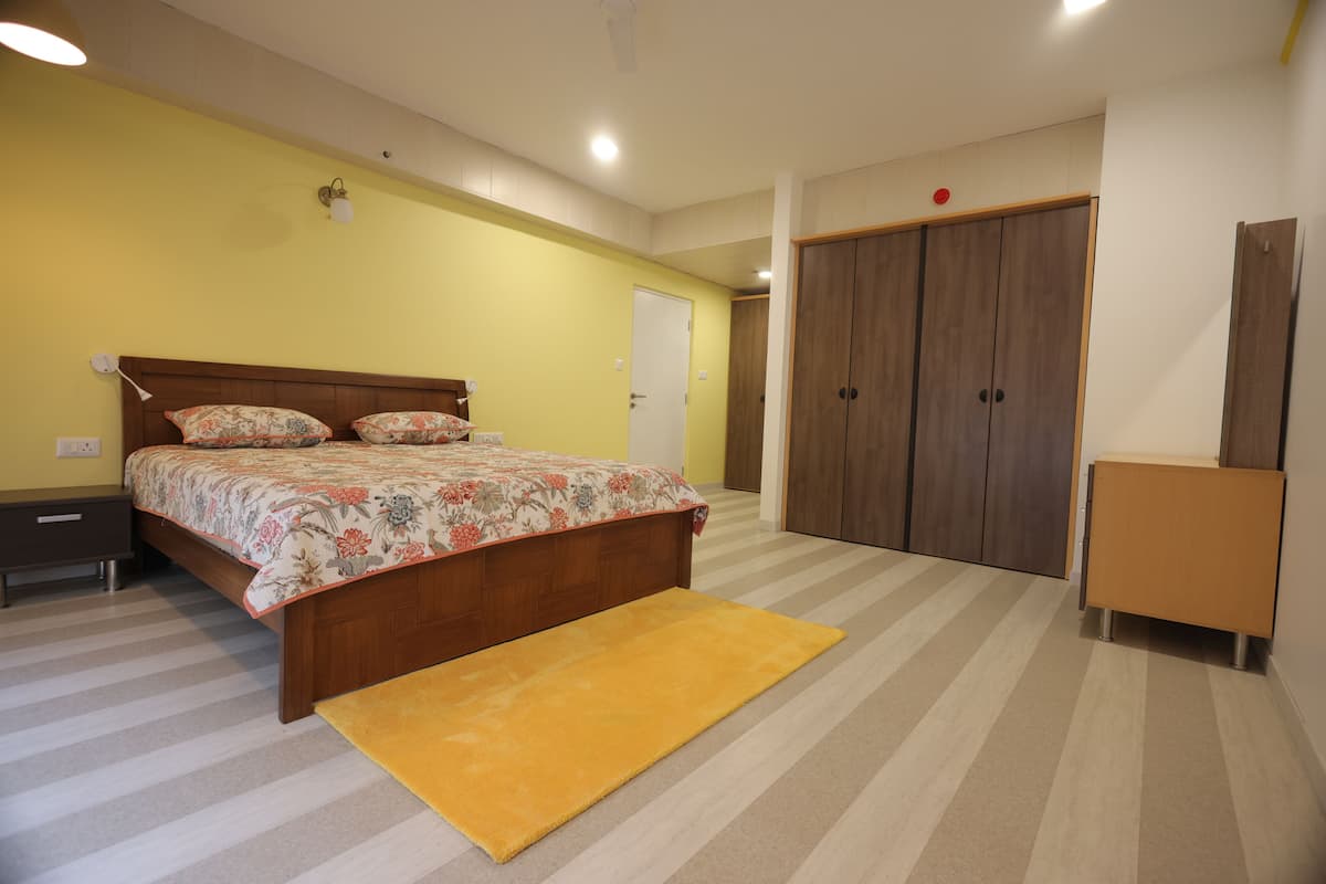 Iron/ironing board, free WiFi, wheelchair access