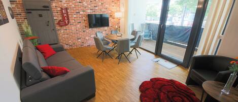 Smart-tv en een computerscherm