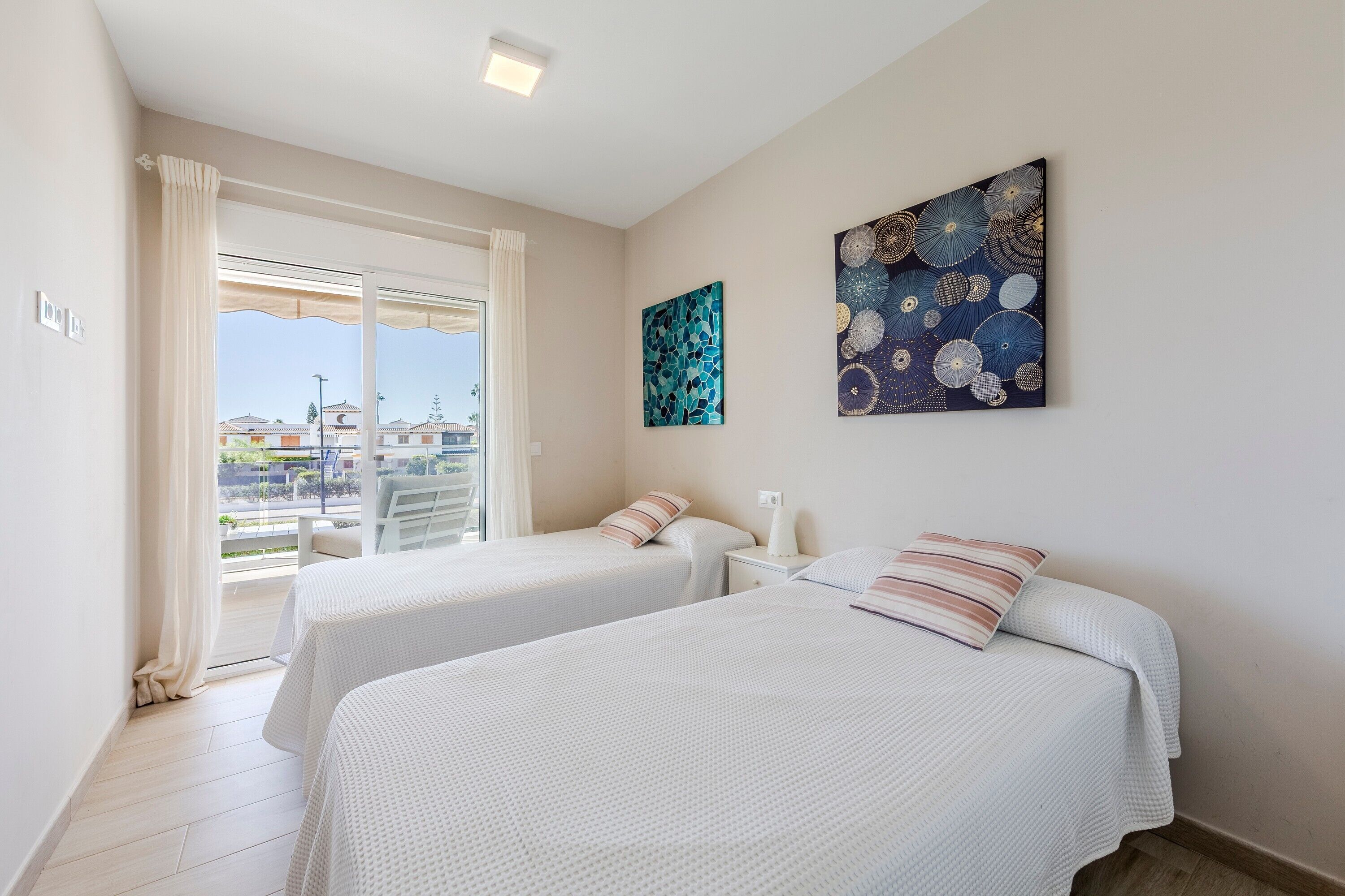 2 多间卧室、熨斗/熨衣板、WiFi、床单