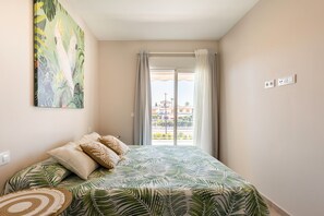 Iron/ironing board, WiFi, bed sheets, wheelchair access