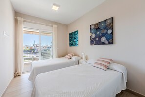 2 室のベッドルーム、アイロン / アイロン台、WiFi、ベッドシーツ