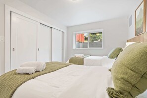 3 bedrooms, iron/ironing board, WiFi, bed sheets