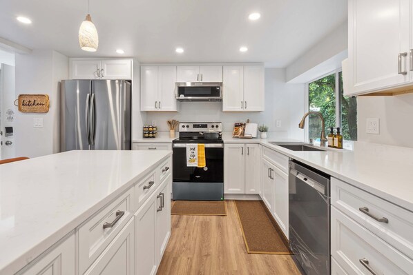 Fridge, microwave, oven, stovetop