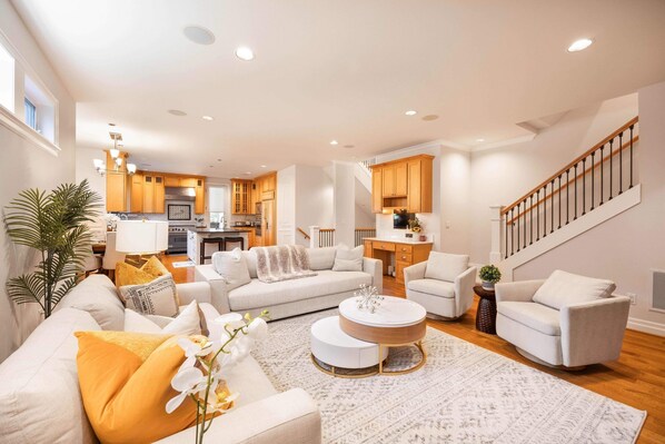 Fernseher, Kamin, Arbeitsbereiche