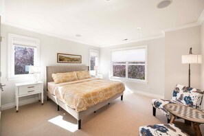 6 bedrooms, desk, iron/ironing board, WiFi