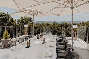 Outdoor dining - Travel Destination! Extremely Well Designed Facility! Room w/ Fantastic View (Palma)