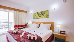 1 chambre, fer et planche à repasser, accès au Wi-Fi (inclus)