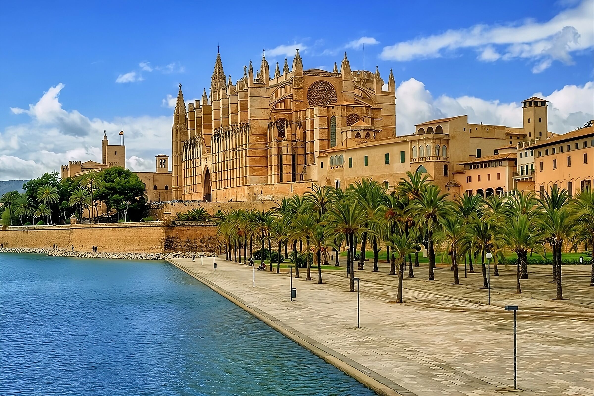 Discover iconic city sights and unforgettable architecture nearby.