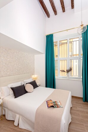 Apartment (1 Bedroom) | 1 bedroom, iron/ironing board, free WiFi, bed sheets