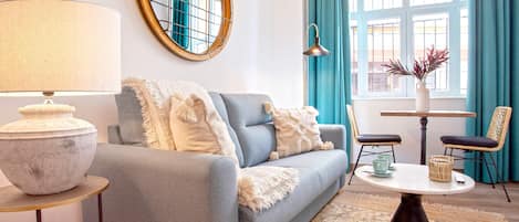 Apartment (1 Bedroom) | Wohnbereich