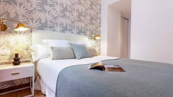 Apartment (1 Bedroom) | 1 bedroom, iron/ironing board, free WiFi, bed sheets