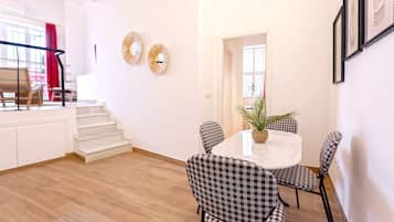 Apartment (1 Bedroom) | In-room dining