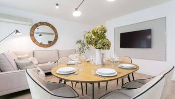 Apartemen (4 Bedrooms) | Makan di kamar