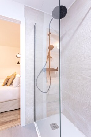 Apartamento (4 Bedrooms) | Baño | Ducha