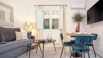 Apartment (1 Bedroom) | Wohnbereich