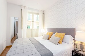 Apartment (2 Bedrooms) | 2 Schlafzimmer, Bügeleisen/Bügelbrett, kostenloses WLAN, Bettwäsche