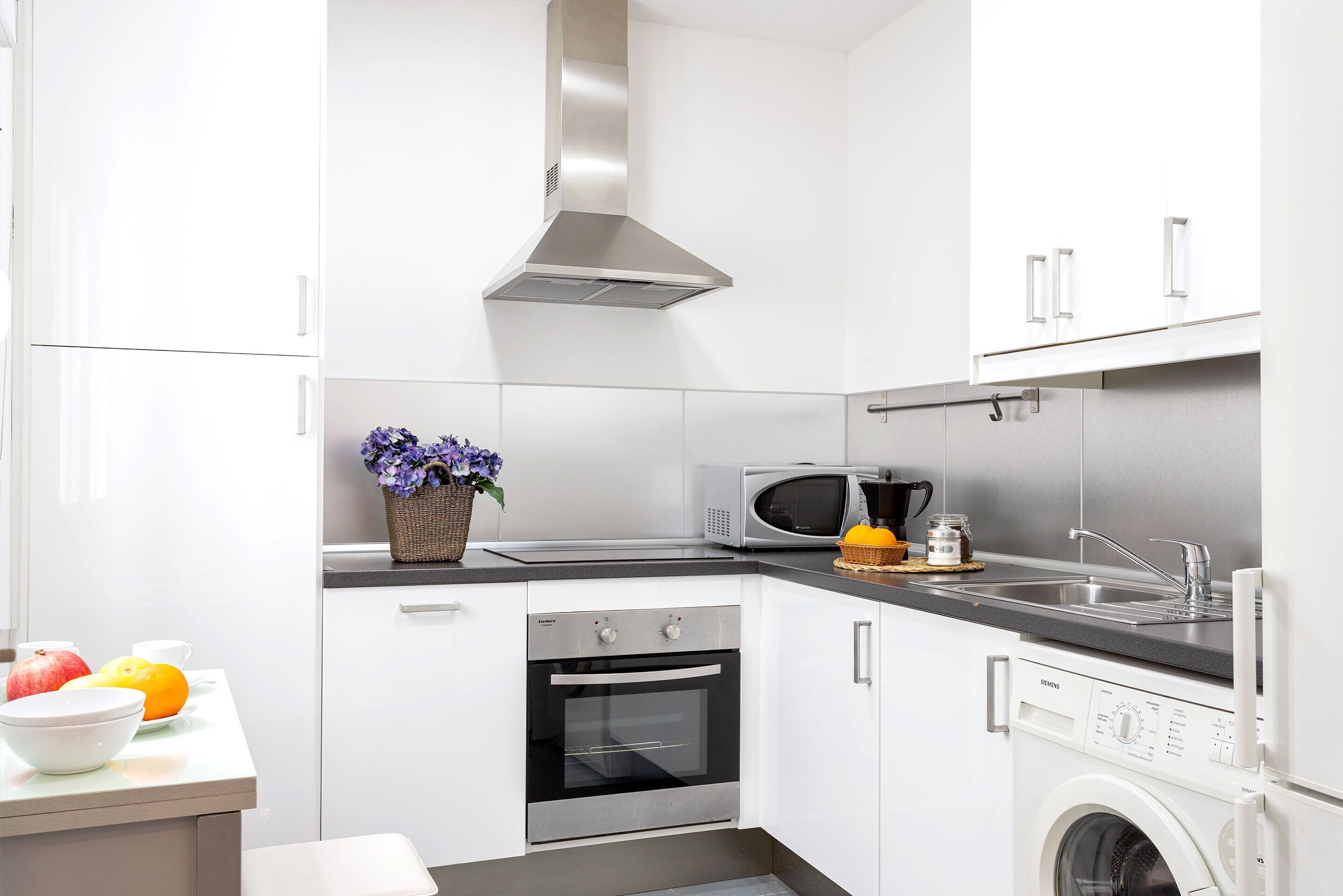 Departamento (2 Bedrooms) | Cocina privada | Refrigerador, microondas, horno y parrilla de estufa 