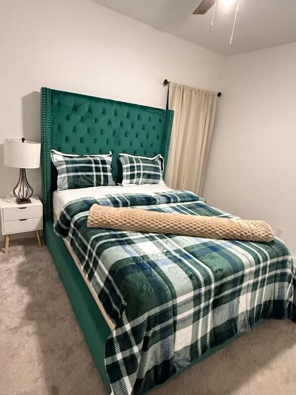 Quarto clássico, 1 cama Queen, para não fumantes | Wi-Fi de cortesia